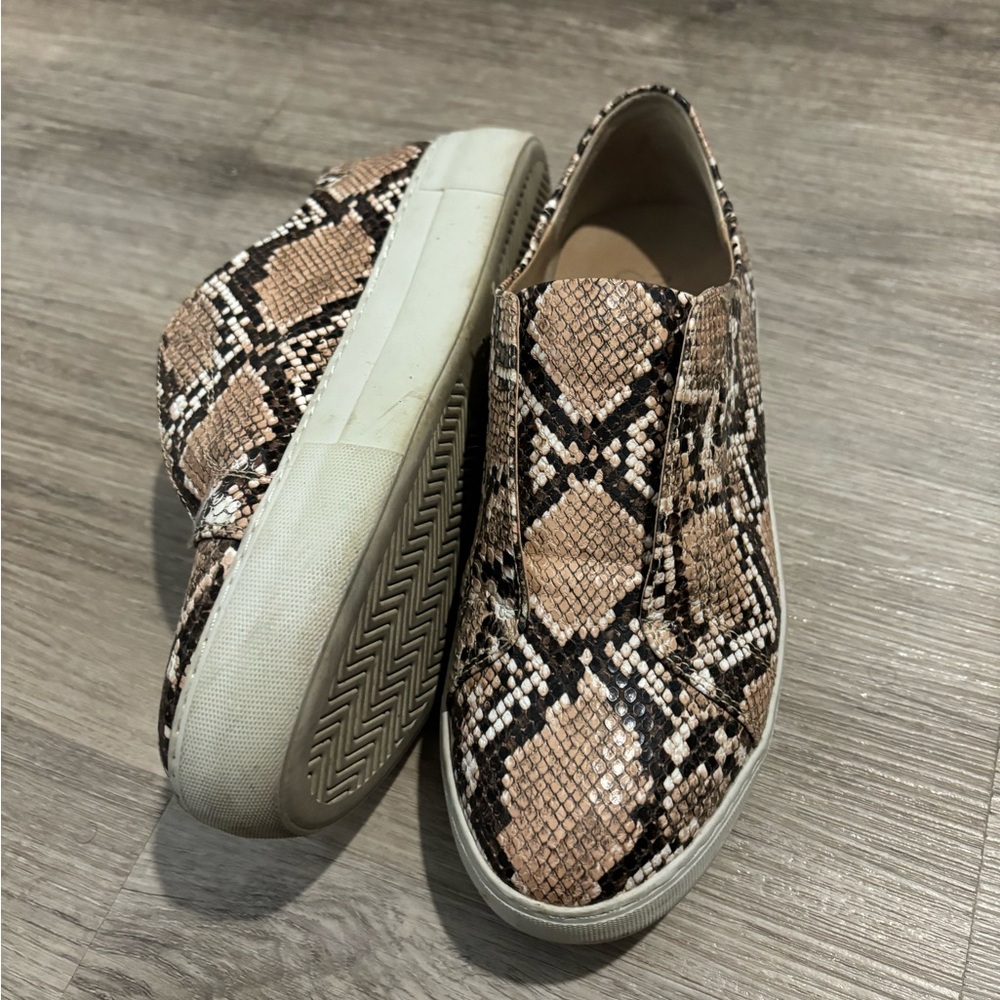 Casual snake print sneakers